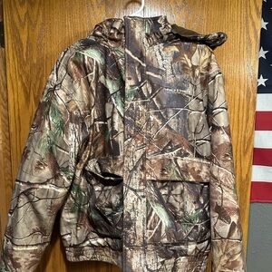 Brand: Field & Streams Size:Medium Men’s hunting Jacket